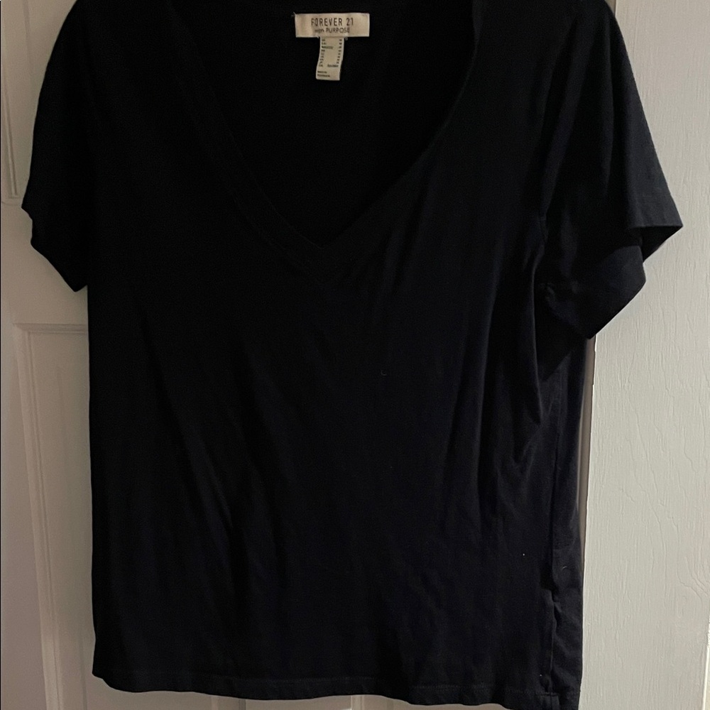Forever 21 Classic Black Short Sleeve vneck Top in size medium